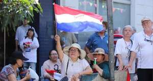 La Nación / Jubilados se manifestaron en el microcentro de Asunción