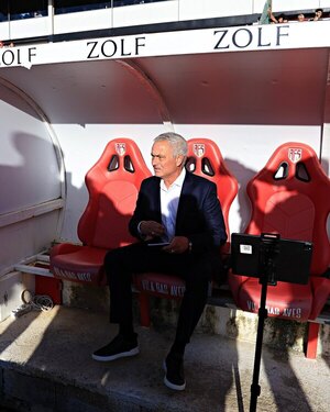 Versus / Mourinho celebra su regreso al Benfica con victoria convincente