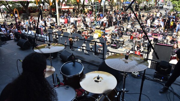 Palmear Vintage 2025: Música, gastronomía y más arriban al centro de Asunción en una jornada calurosa
