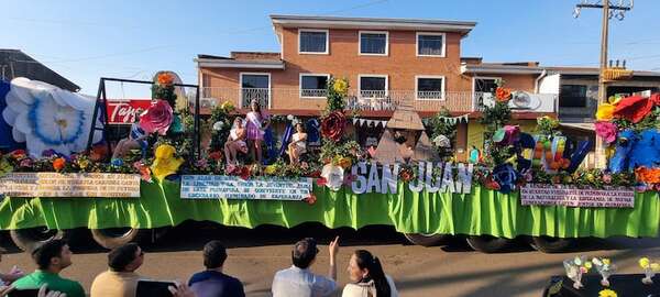 En la capital del departamento de Misiones, con un colorido desfile dieron la bienvenida a la primavera - Nacionales - ABC Color