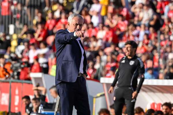 Portugal: Mourinho, debut victorioso contra los paraguayos Rivas y Duarte - Fútbol Internacional - ABC Color