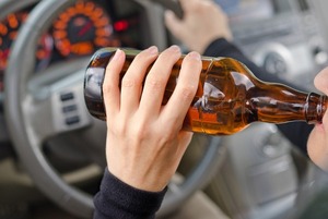 Fiscal imputa a mujer alcoholizada por numerosos delitos luego de accidente
