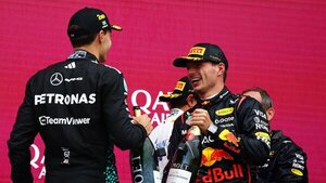 Verstappen gana en Baku, donde Sainz concluyó tercero