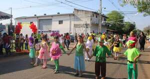 La Nación / San Lorenzo: con tradicional desfile estudiantil y de carrozas recibieron a la primavera