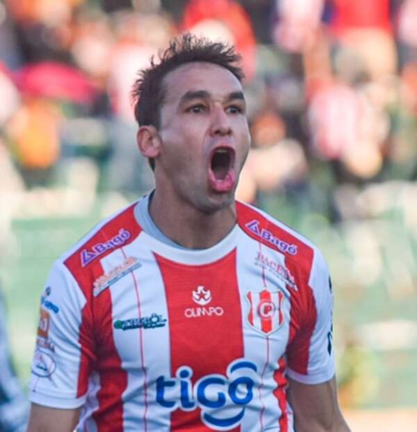 Gustavo Cristaldo marca para Independiente Petrolero - Fútbol - ABC Color