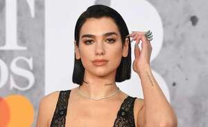 Dua Lipa despide a su agente al enterarse de que este intentó que el trío Kneecap fuera excluido del Festival de Glastonbury - Música - ABC Color