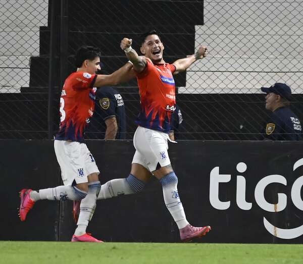 Libertad 0-2 de Mayo 1: El “Gallo” canta a los pintados - Fútbol - ABC Color