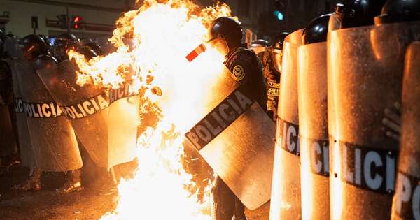 La Nación / Continúan las violentas protestas contra gobierno en Lima