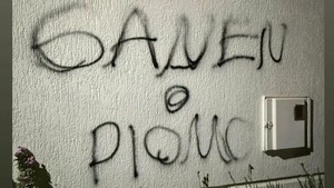 Arde Olimpia: aparecieron pintadas contra dos jugadores