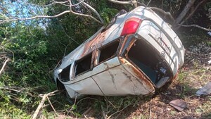 Policía identifica a fallecidos y a sobrevivientes de aparatoso vuelco en San Pedro