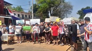 Vecinos se manifiestan contra aguatera - San Lorenzo Hoy