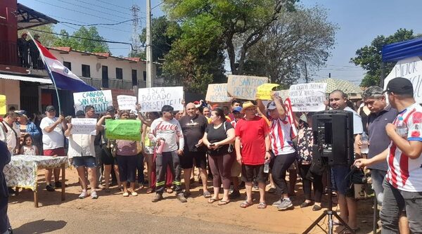 Vecinos se manifiestan contra aguatera - San Lorenzo Hoy