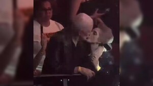 Viuda de Vicente Fernández estaba a los besos en concierto de su hijo y armó guyryry