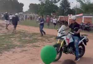 Popular / (VIDEO)Batalla campal y hasta sillazos en final de campeonato