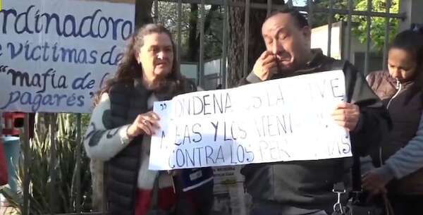 Víctimas de la mafia de los pagarés denuncian violaciones a los derechos humanos  - Nacionales - ABC Color