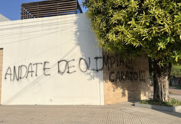 Gremio de futbolistas presenta denuncia tras pintatas contra jugadores de Olimpia