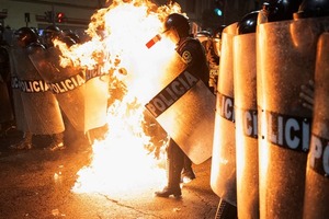 CONTINÚAN LAS VIOLENTAS PROTESTAS CONTRA GOBIERNO EN LIMA