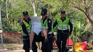 Aspirantes ayudaron a mujer que se descompensó por el calor en San Bernardino