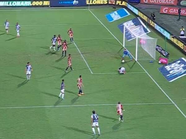 El insólito gol con la cola que fue anulado a Guillermo Paiva - Fútbol Internacional - ABC Color