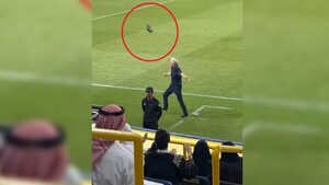 Video: DT hizo volar su zapato mientras perdía por goleada ante CR7