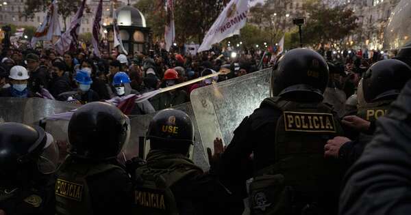 Diario HOY | Al menos 30 heridos y seis detenidos en protestas contra el gobierno en Lima