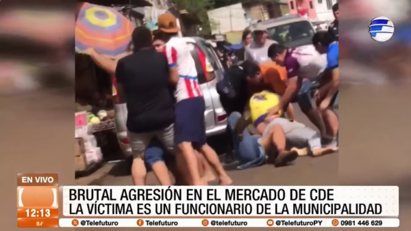 Brutal agresión a fiscalizador municipal en Mercado de CDE