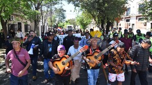 Indígenas marchan por la reapertura inmediata del INDI en Asunción