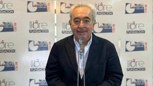 Dionisio Borda recibe Antorcha de la Libertad en reconocimiento a su compromiso con el país