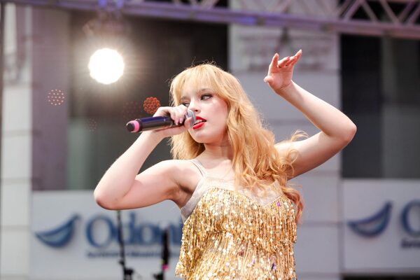 Camila González: la joven que causa furor imitando a Taylor Swift
