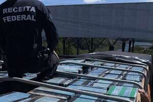 Detienen a camionero paraguayo con 1.910 kilos de marihuana en la aduana brasileña - ABC en el Este - ABC Color