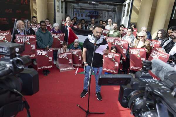 Cientos de cineastas apoyan la marcha por Palestina convocada en Festival de San Sebastián - Cine y TV - ABC Color