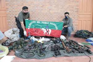 Armas, libros y cámaras: las evidencias encontradas en el campamento del EPP.