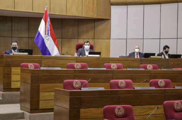 Senado reduce al mínimo asistencia de funcionarios tras caso de Covid-19.
