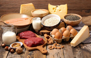 ¿Qué le pasa al cuerpo cuando se consume proteínas en exceso?