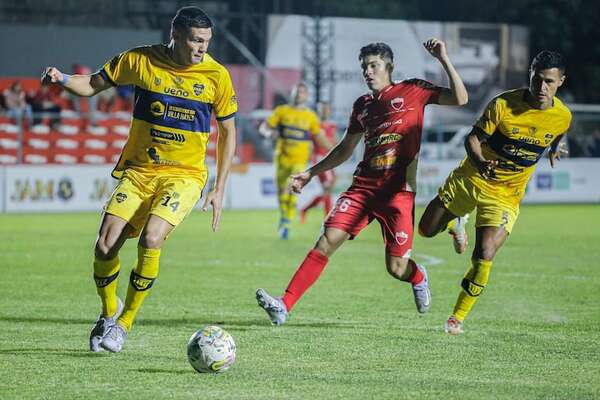 El 12 de Junio VH no aprovechó la oportunidad de acercarse - Fútbol de Intermedia - ABC Color