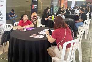 Humana y UNA buscaron acercar ofertas laborales - Empresariales - ABC Color