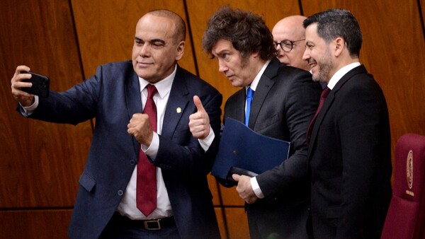 Autor de “criptofiasco” de Milei buscó reunirse con Peña y Cartes