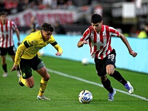 Versus / Estudiantes gana y se acerca a la cima antes de visitar a Flamengo por la Copa