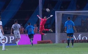 Versus / Craso error de Juan Espínola y Benedetto desperdicia un penal en derrota de Newell's