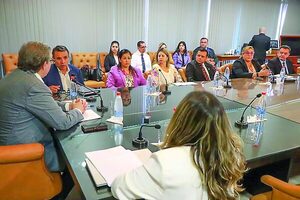 Senado pide estatal para periodista amenazado en Paraguay