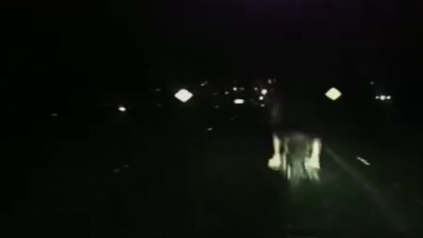 Video: Motociclista circulaba sin luz en la ruta, fue atropellado por un auto y murió