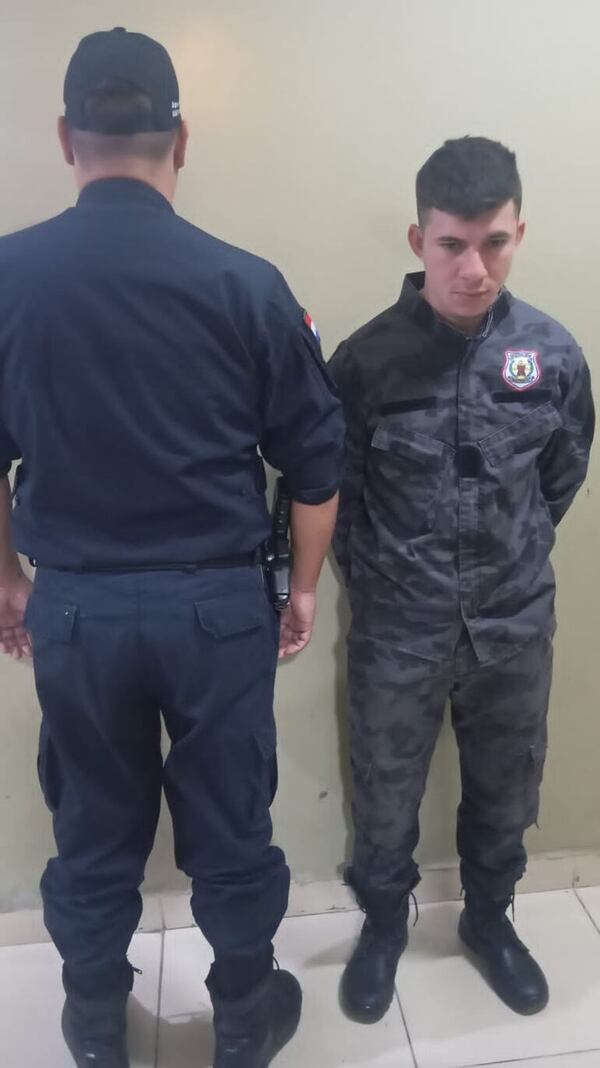 Guardiacárcel de “la nueva generación” cae con cocaína en Tacumbú - Policiales - ABC Color