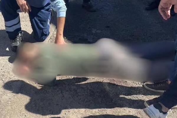 Popular / Aeropuerto: Estibador omano aplastado por portón