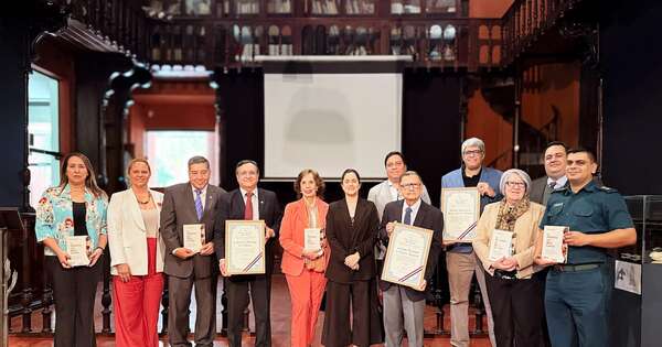 La Nación / Gremios reciben el reconocimiento Blas Garay por el Día del Historiador