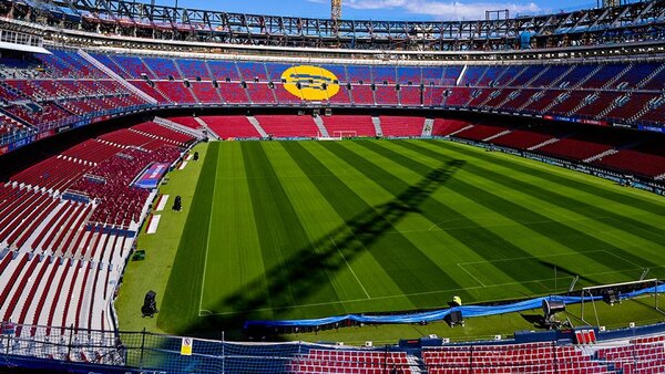 Barcelona quiere reinaugurar su estadio este domingo