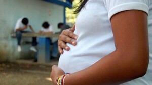 Embarazo fue sexta causa de muerte de adolescentes en el país en 2022 y tasa sigue alta, revela informe