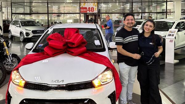 Regaló un 0 km a su hija por terminar la facu: "Lo más valioso es el esfuerzo de mi papá"