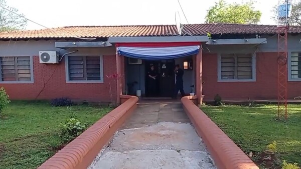 Atacó con un tenedor a su hermana de 11 años