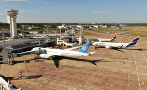 Trabajador fallece tras caída de portón metálico en el Aeropuerto Silvio Pettirossi