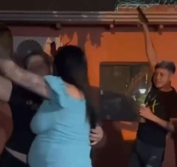 Asaltantes prófugos realizan peligrosos disparos al aire en una fiesta de cumpleaños - ABC en el Este - ABC Color